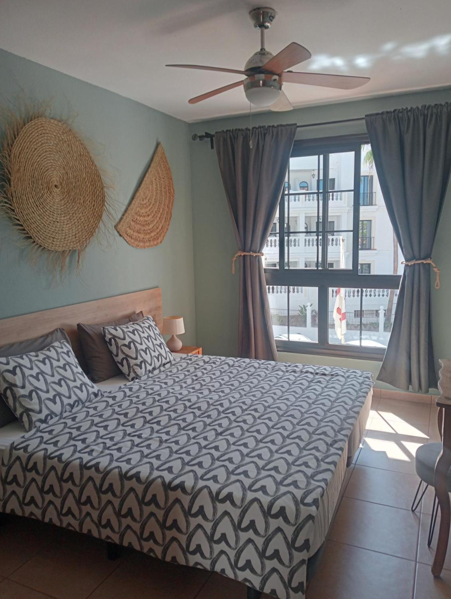 Greatly Located Apartment With Heated Pool, Los Cristianos Los Cristianos  Exterior foto