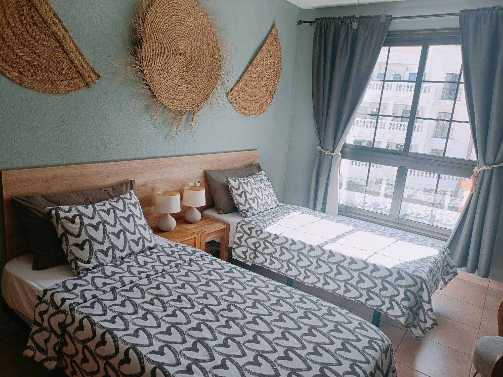 Greatly Located Apartment With Heated Pool, Los Cristianos Los Cristianos  Exterior foto