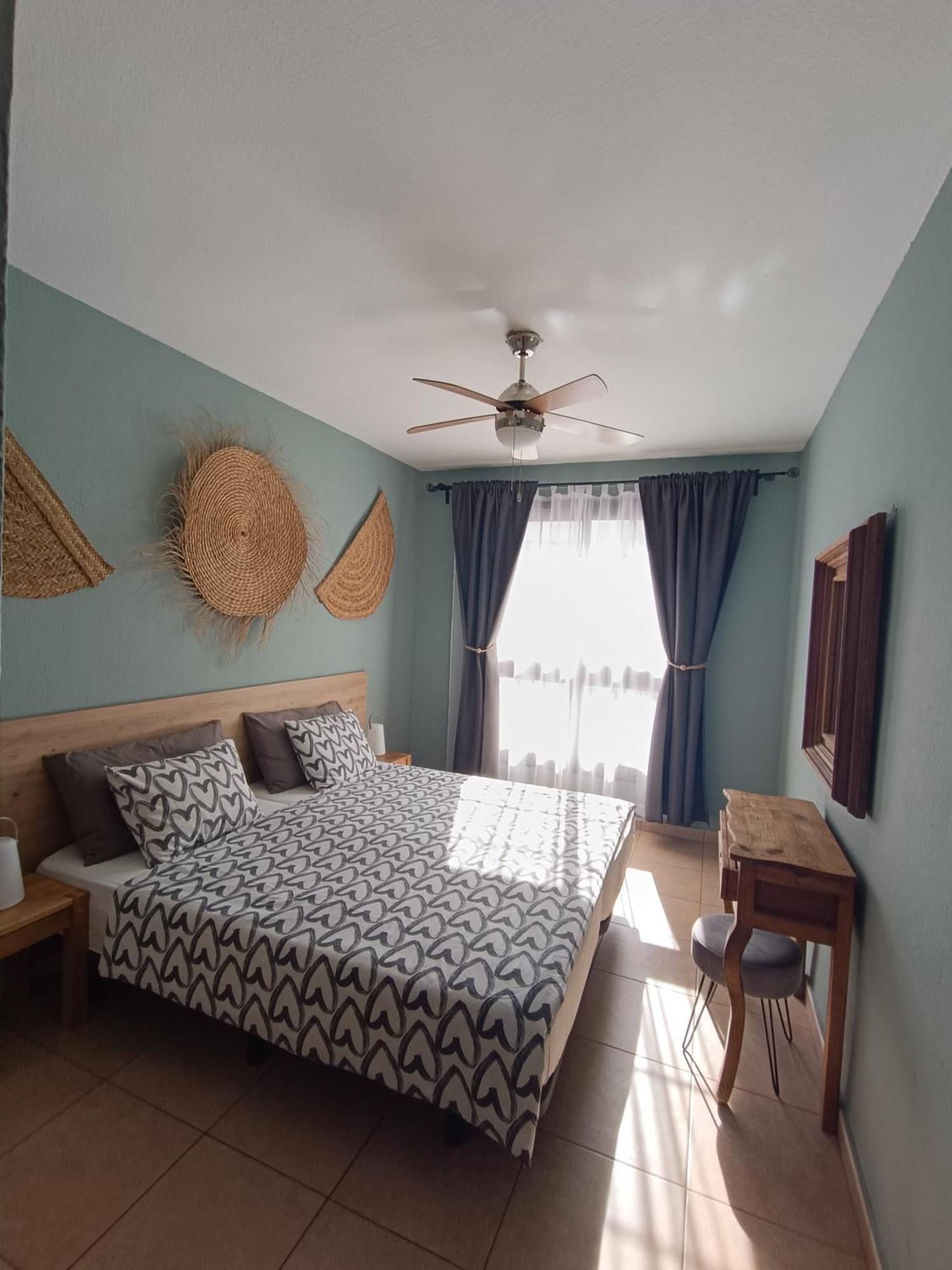 Greatly Located Apartment With Heated Pool, Los Cristianos Los Cristianos  Exterior foto
