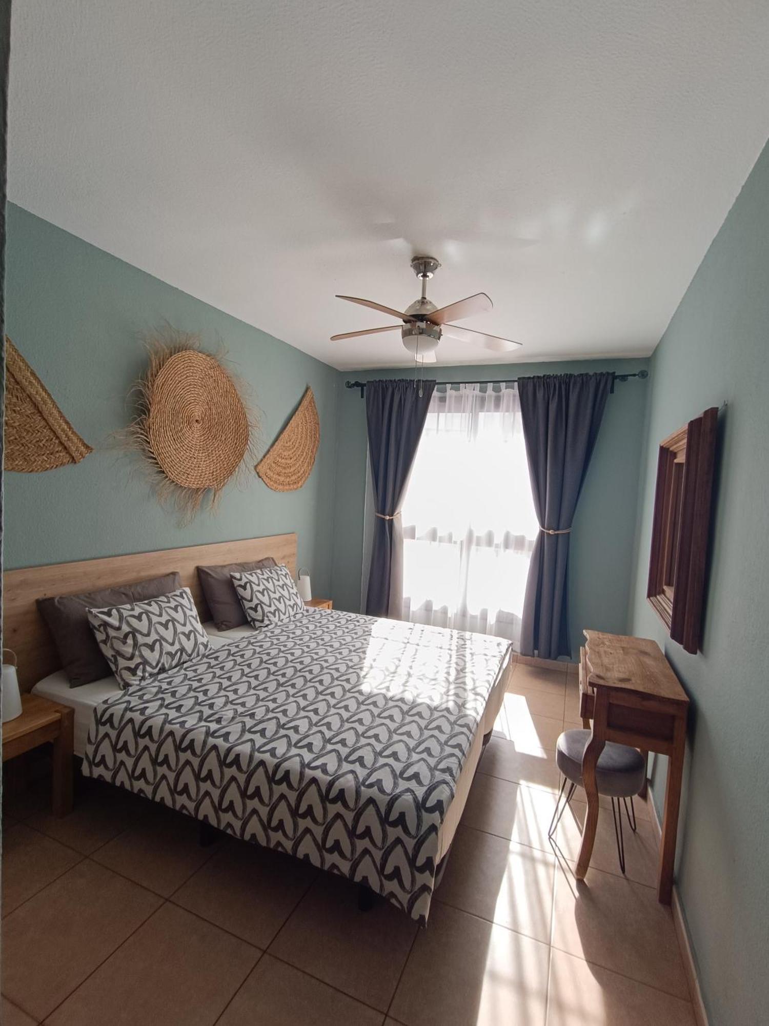 Greatly Located Apartment With Heated Pool, Los Cristianos Los Cristianos  Exterior foto